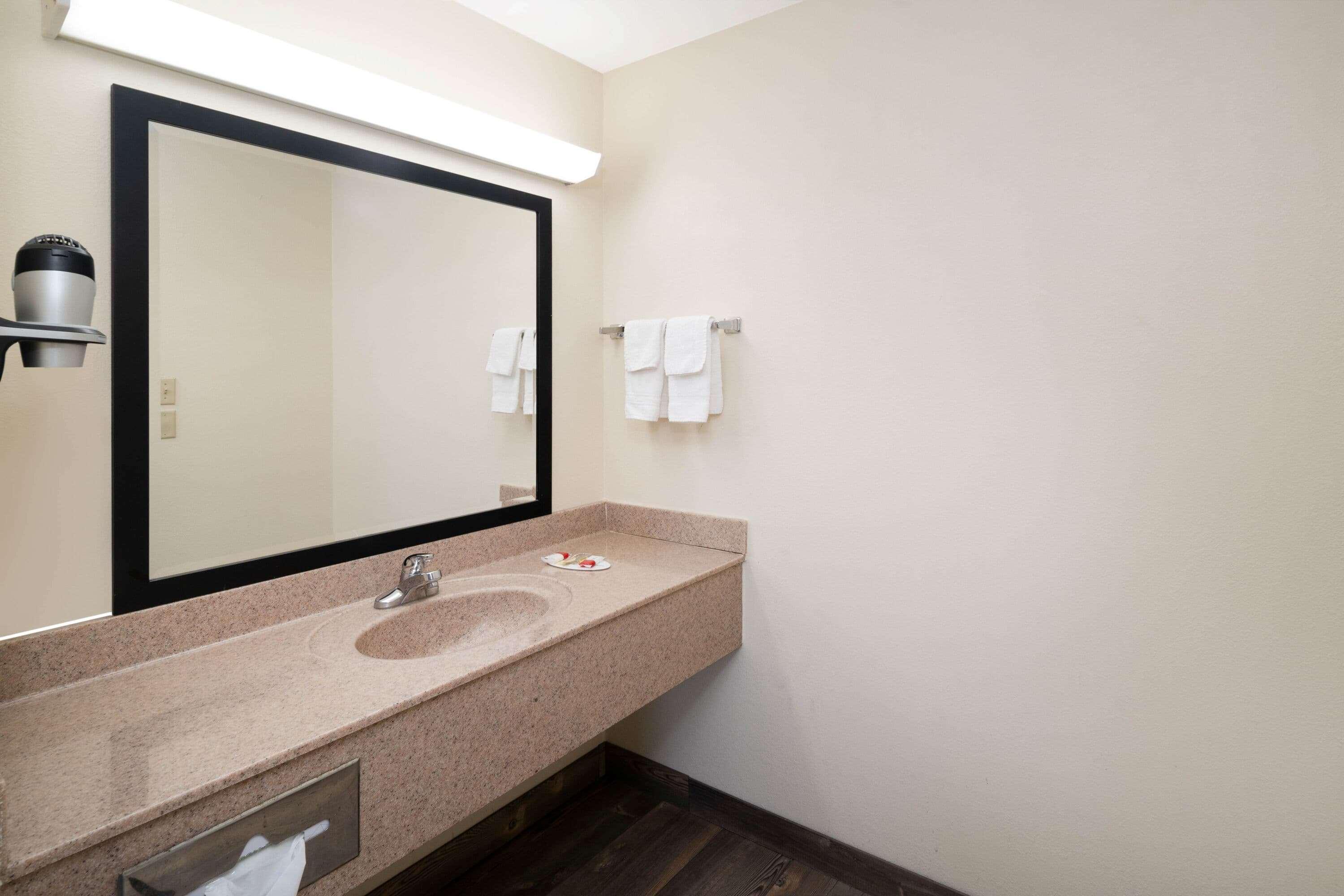 Super 8 By Wyndham Cleveland Μοτέλ Εξωτερικό φωτογραφία